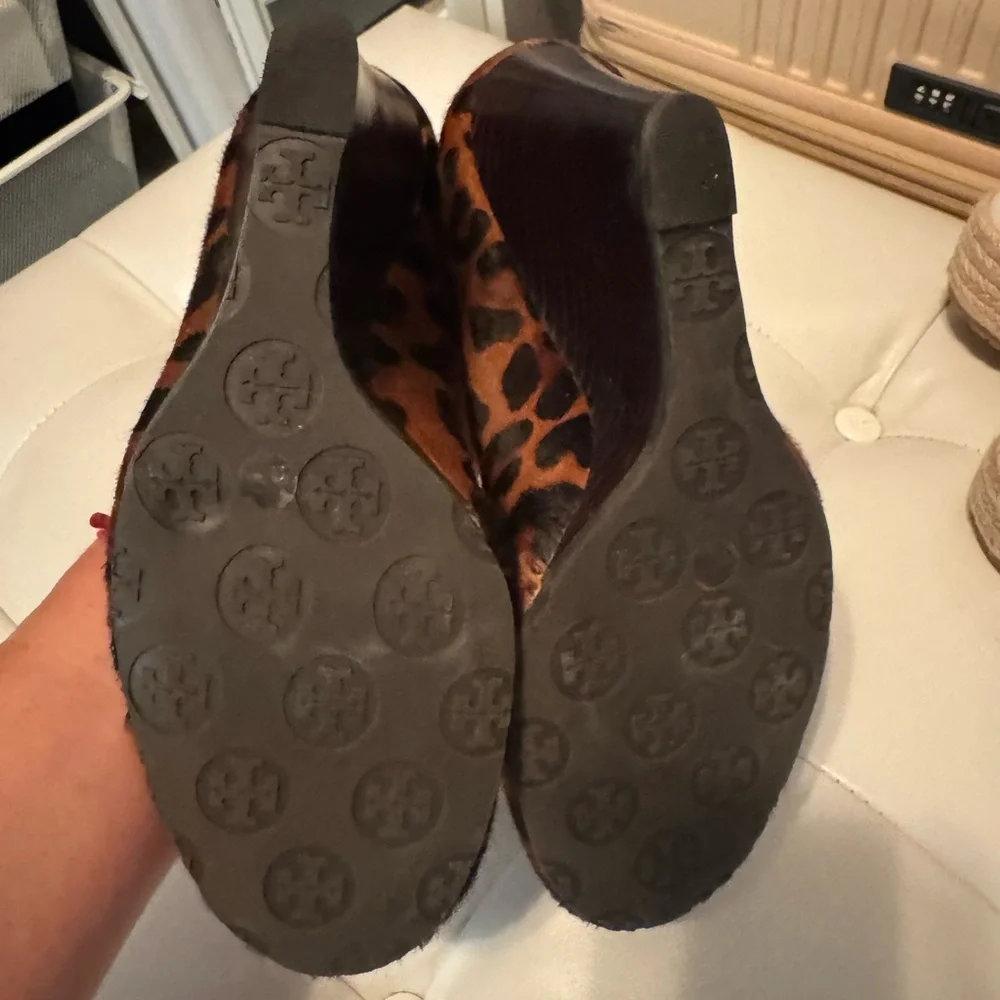 Tory Burch Leopard Print Wedges - Picture 6 of 9